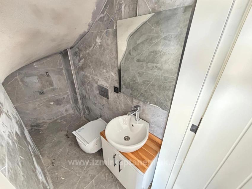 Seferihisar Ürkmez'de Plaja 500M Sıfır Geniş Bahçeli Satılık 2+1 Villa