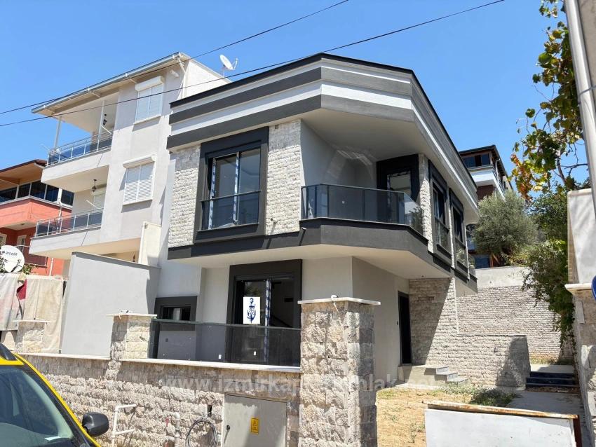 Seferihisar Ürkmez'de Plaja 500M Krediye Uygun Satılık 2+1 Villa