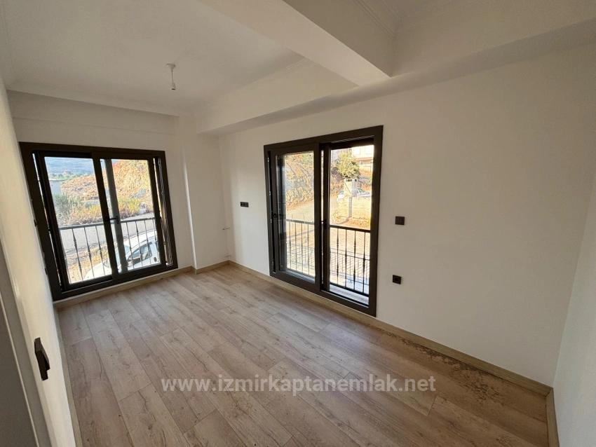 Seferihisar Payamlı'da Müstakil Girişli Bahçeli Sıfır Satılık 2+1 Villa Satılık