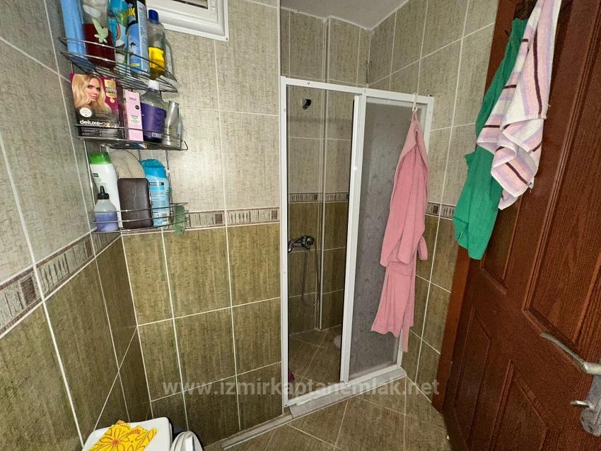 Seferihisar Ürkmez'de Ara Kat Ön Cephe Plaja 450M Satılık 2+1 Daire