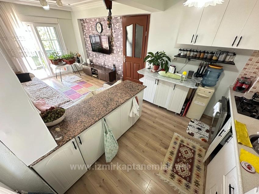 Seferihisar Ürkmez'de Ara Kat Ön Cephe Plaja 450M Satılık 2+1 Daire