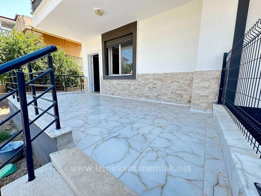 Seferihisar Doğanbey'de Plaja 500M Geniş Bahçeli Satılık Sıfır 3+1 Villa