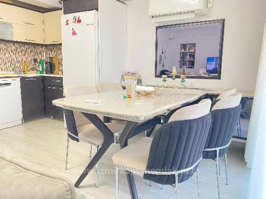 Seferihisar Ürkmez Bengiler'de Kullanışlı 2.Kat Temiz Satılık 2+1 Daire