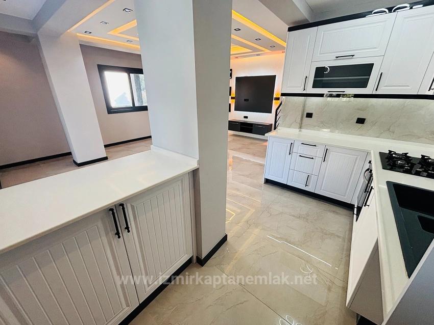 Seferihisar Doğanbey'de 210M2 Bağımsız Lüks Bahçeli Satılık 3+1 Villa