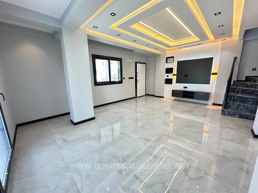 Seferihisar Doğanbey'de 210M2 Bağımsız Lüks Bahçeli Satılık 3+1 Villa