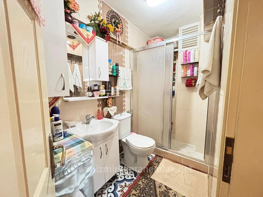 Seferihisar Ürkmez Merkezde Plaja 150 M Geniş Yapılı 2+1 Satılık Daire