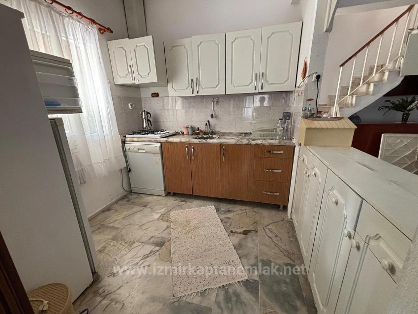 Seferihisar Doğanbey'de Plaja 50 M Bahçeli 3+1 Kiralık Villa