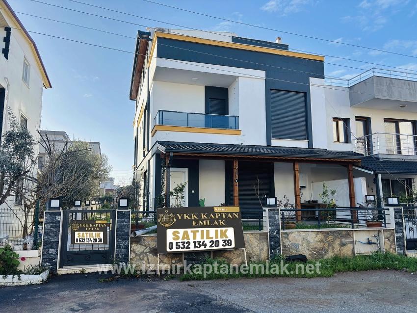 Seferihisar Doğanbey Payamlı Mah. Satılık 3+1 Yazlık - 160 m²