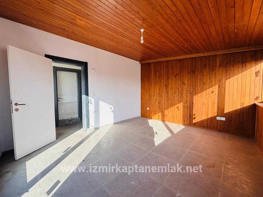 Seferihisar Doğanbey Payamlı Mah. Satılık 3+1 Yazlık - 160 m²