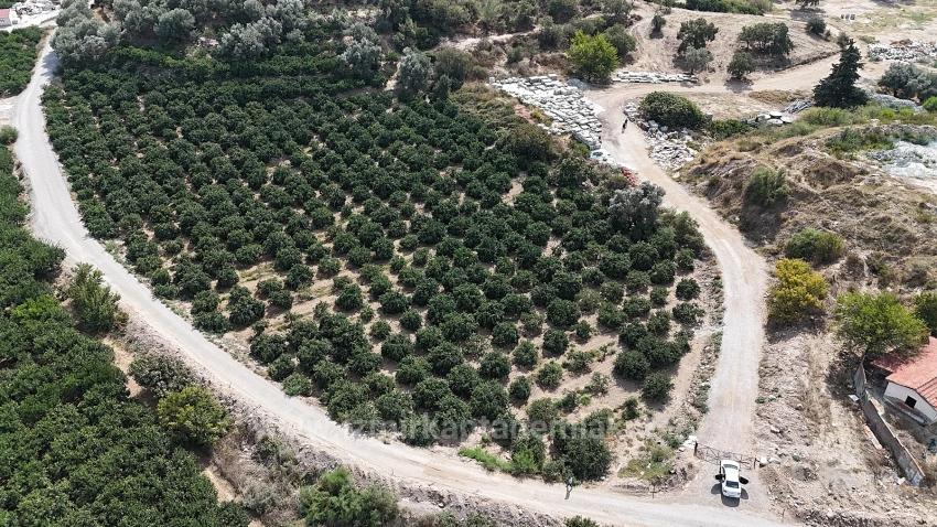 Menderes Özdere'de Plaja 100 M Köşe Parsel Tek Tapulu 9.727M² Satılık Tarla