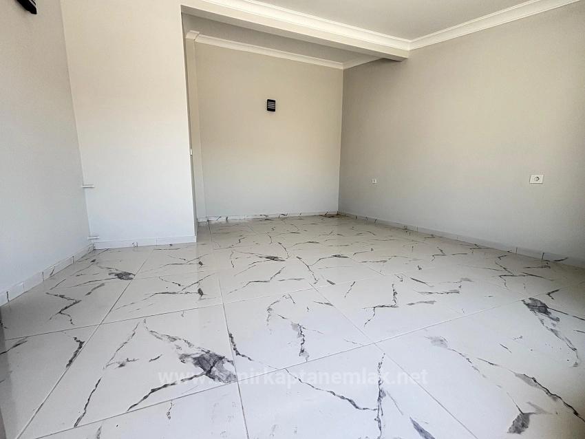 Menderes Özdere'de Plaja 500 M Otoparklı Geniş Bahçeli 3+1 Satılık Villa