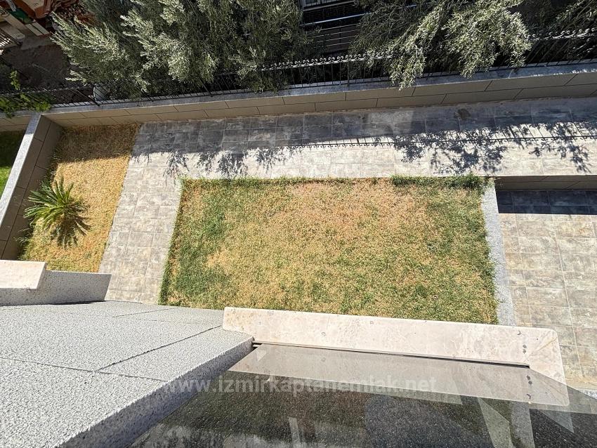 Menderes Özdere'de Plaja 500 M Otoparklı Geniş Bahçeli 3+1 Satılık Villa