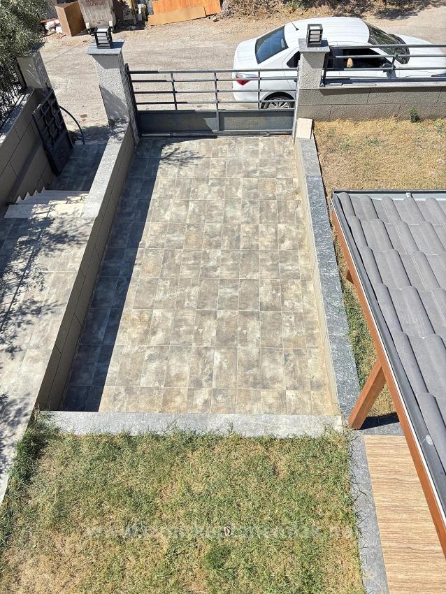 Menderes Özdere'de Plaja 500 M Otoparklı Geniş Bahçeli 3+1 Satılık Villa