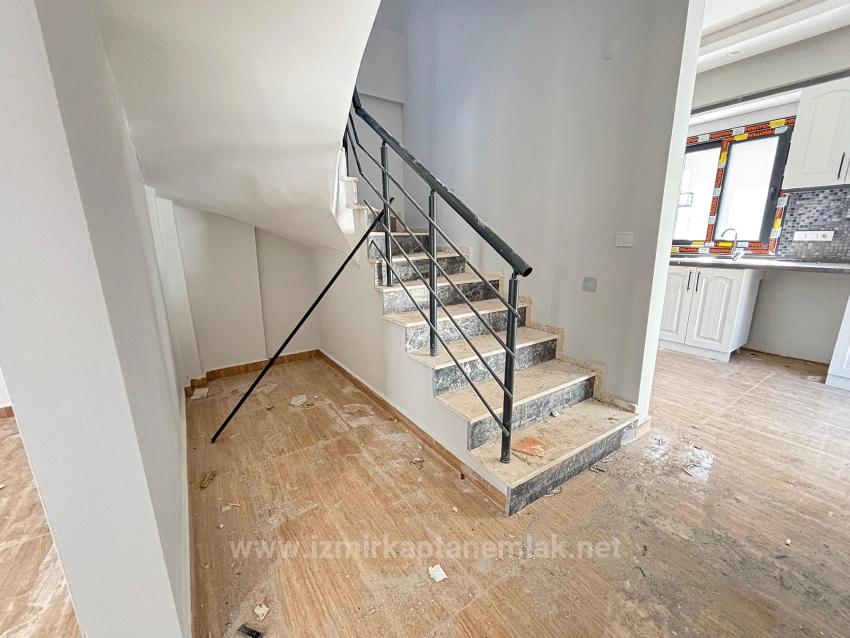 Menderes Özdere'de Müstakil Girişli Ferah Yapılı 3+1 Satılık Villa