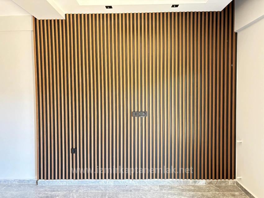 Menderes Özdere'de Plaja 100 M Sıfır Geniş Yapılı Bahçeli 2+1 Satılık Villa