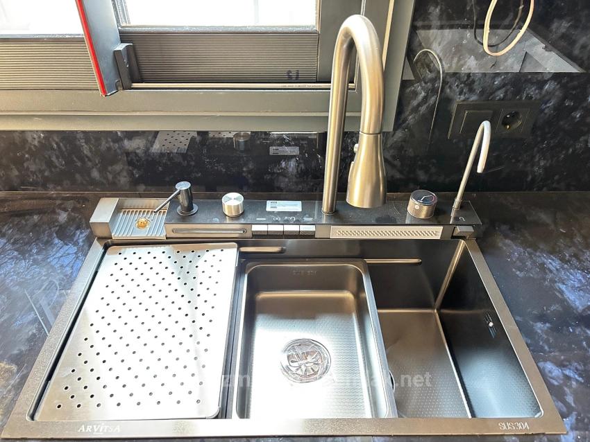 Menderes Özdere'de Plaja 100 M Sıfır Geniş Yapılı Bahçeli 2+1 Satılık Villa