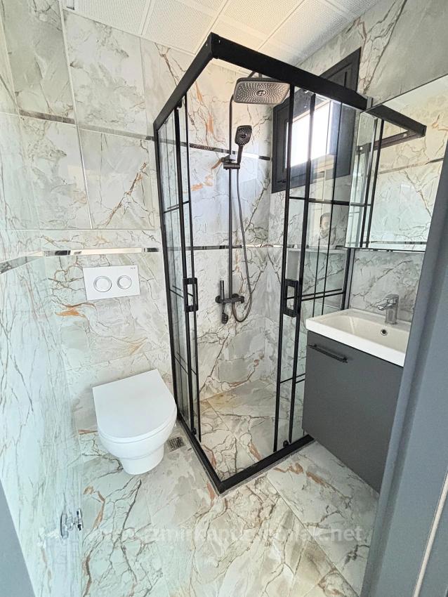 Menderes Özdere'de Plaja 100 M Sıfır Geniş Yapılı Bahçeli 2+1 Satılık Villa