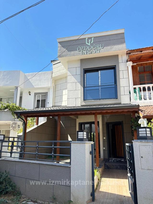 Menderes Özdere'de Plaja 50 M Geniş Bahçeli Sıfır 4+1 Satılık Tripleks