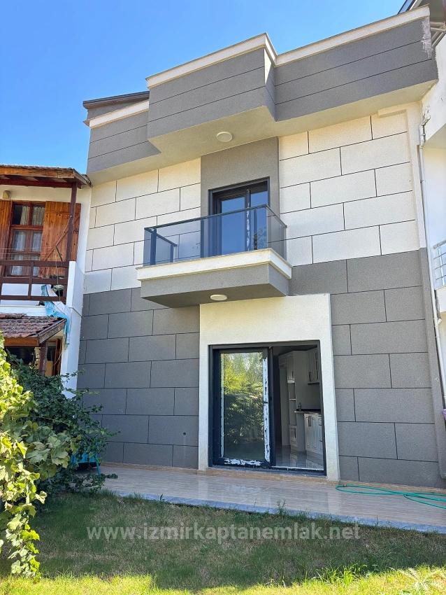 Menderes Özdere'de Plaja 50 M Geniş Bahçeli Sıfır 4+1 Satılık Tripleks