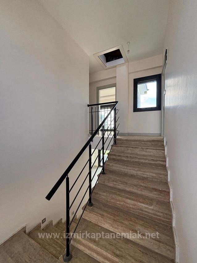 Seferihisar Akarca’da 4+1 Müstakil Havuzlu Dubleks Yazlık Villa