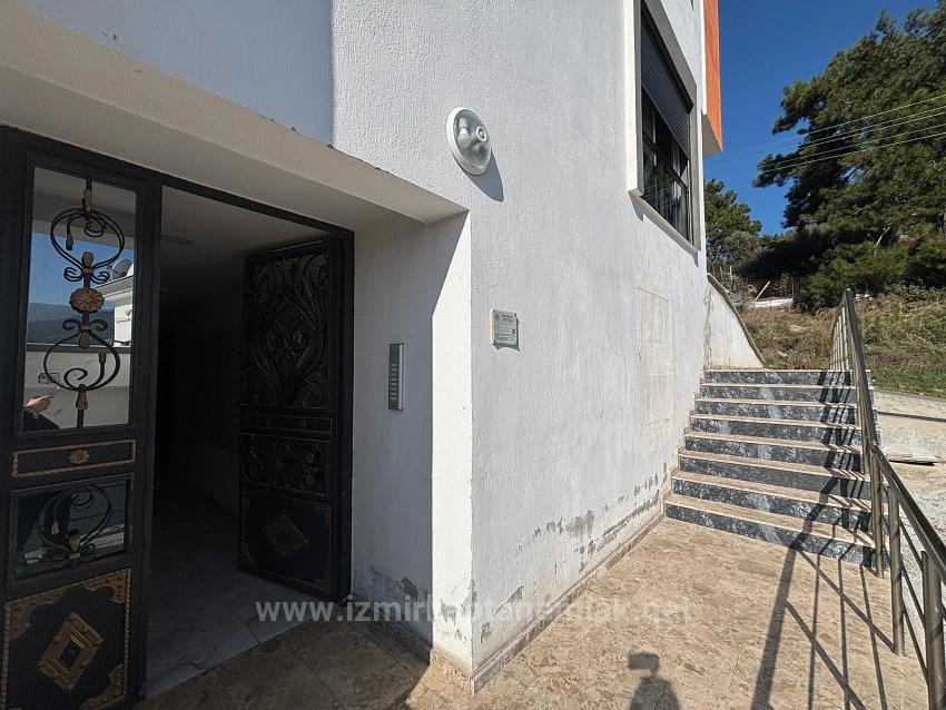İzmir Menderes Fevzi Çakmak’da 2+1 Satılık Daire