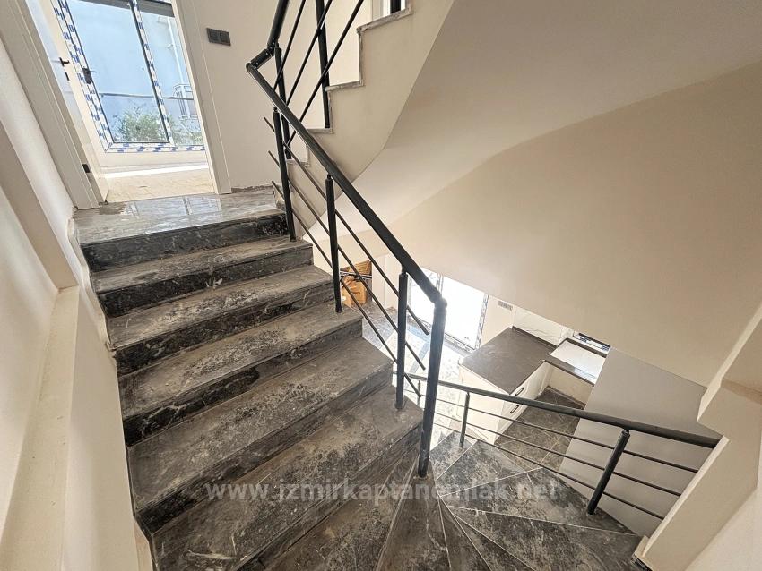 İzmir Seferihisar Ürkmez’de Denize 600 Metre Satılık 2+1 Villa