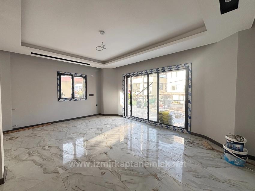 İzmir Seferihisar Ürkmez’de Denize 1100 Metre Satılık 3+1 Müstakil Villa