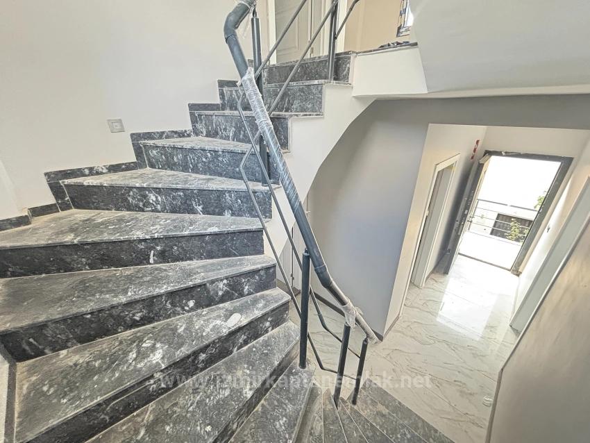 İzmir Seferihisar Ürkmez’de Denize 1100 Metre Satılık 3+1 Müstakil Villa