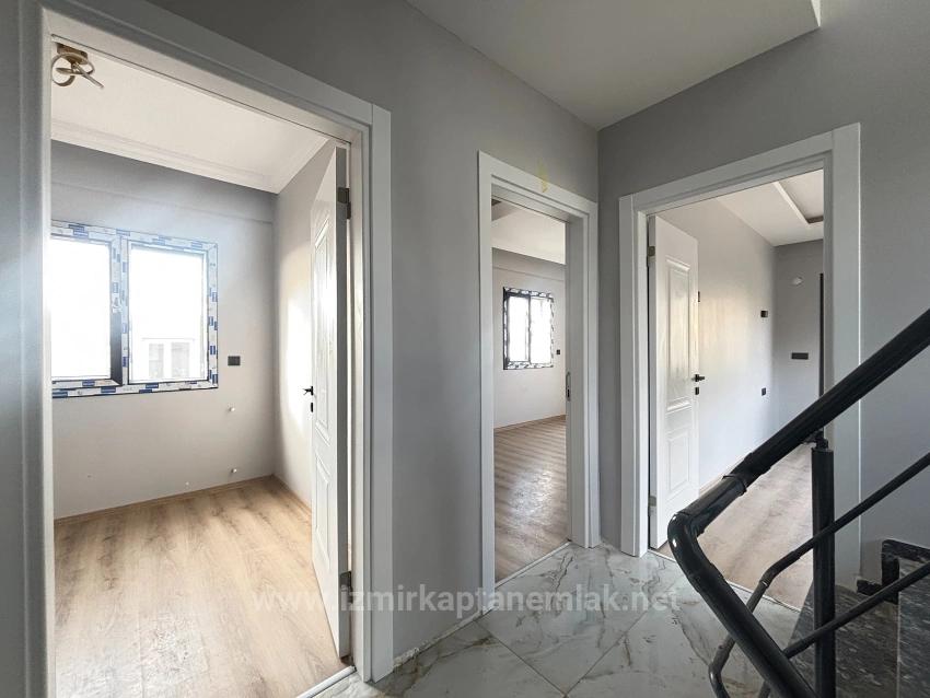 İzmir Seferihisar Ürkmez’de Denize 1100 Metre Satılık 3+1 Müstakil Villa