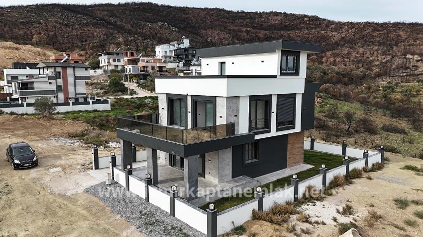 Seferihisar Doğanbey Atatürk Mah. Satılık 4+1 Yazlık - 285 m²