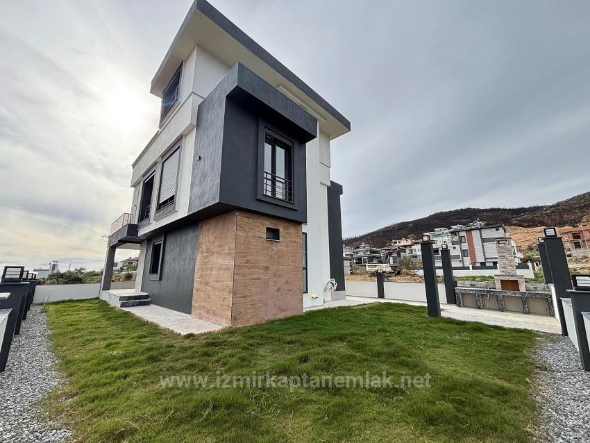 Seferihisar Doğanbey Atatürk Mah. Satılık 4+1 Müstakil Ev - 285 m²
