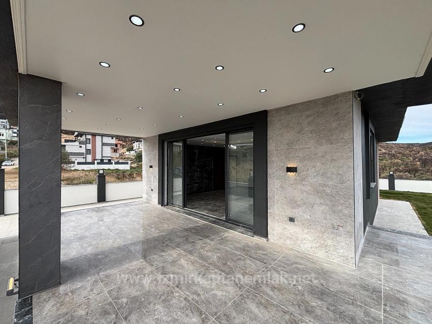 İzmir Seferihisar Doğanbey'de Müstakil Geniş Bahçeli Ultra Lüks 4+1 Tripleks Villa