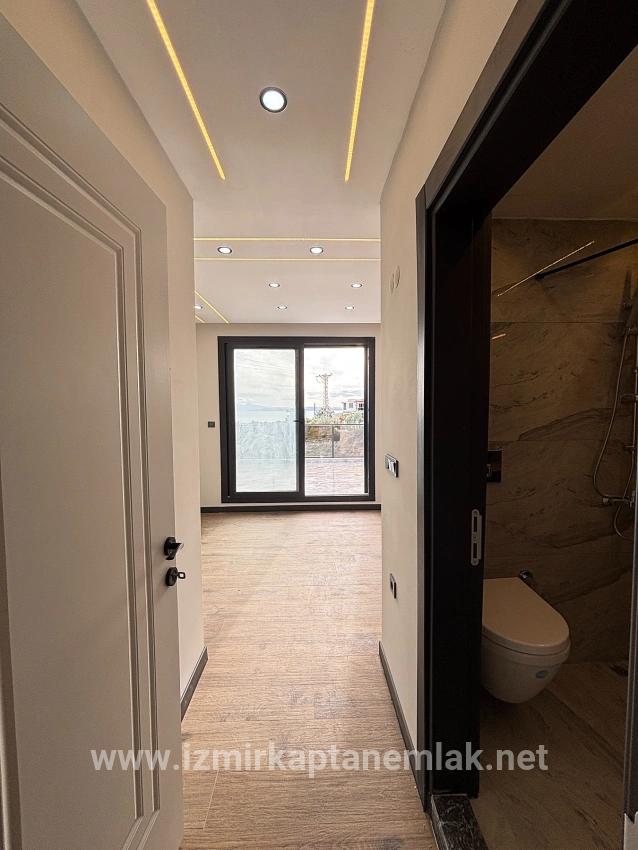 Seferihisar Doğanbey Atatürk Mah. Satılık 4+1 Yazlık - 285 m²