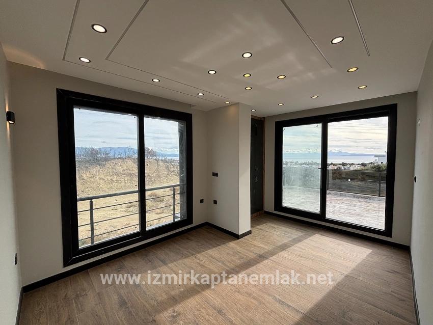 Seferihisar Doğanbey Atatürk Mah. Satılık 4+1 Yazlık - 285 m²