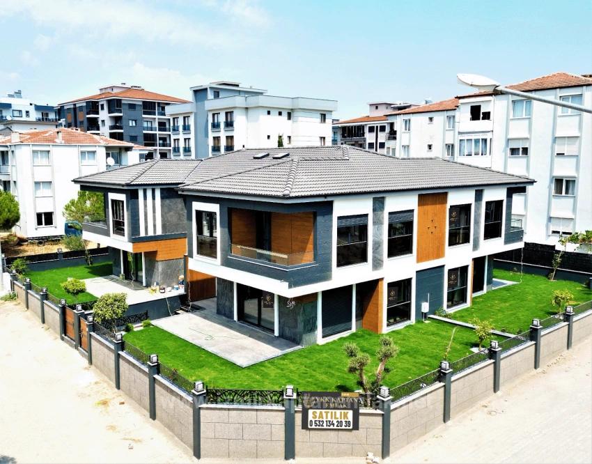 İzmir Seferihisar Camikebir'de Satılık Geniş Bahçeli Ultra Lüks 3+1 Villa