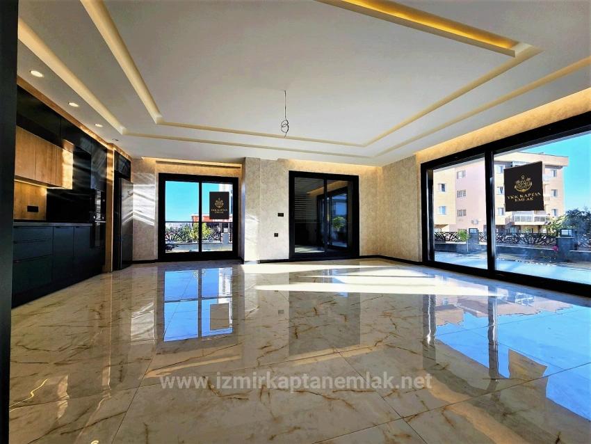 İzmir Seferihisar Camikebir'de Satılık Geniş Bahçeli Ultra Lüks 3+1 Villa