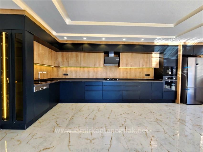 İzmir Seferihisar Camikebir'de Satılık Geniş Bahçeli Ultra Lüks 3+1 Villa