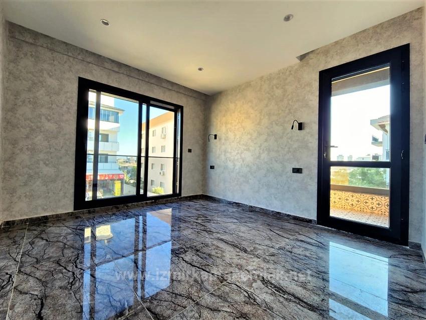 İzmir Seferihisar Camikebir'de Satılık Geniş Bahçeli Ultra Lüks 3+1 Villa