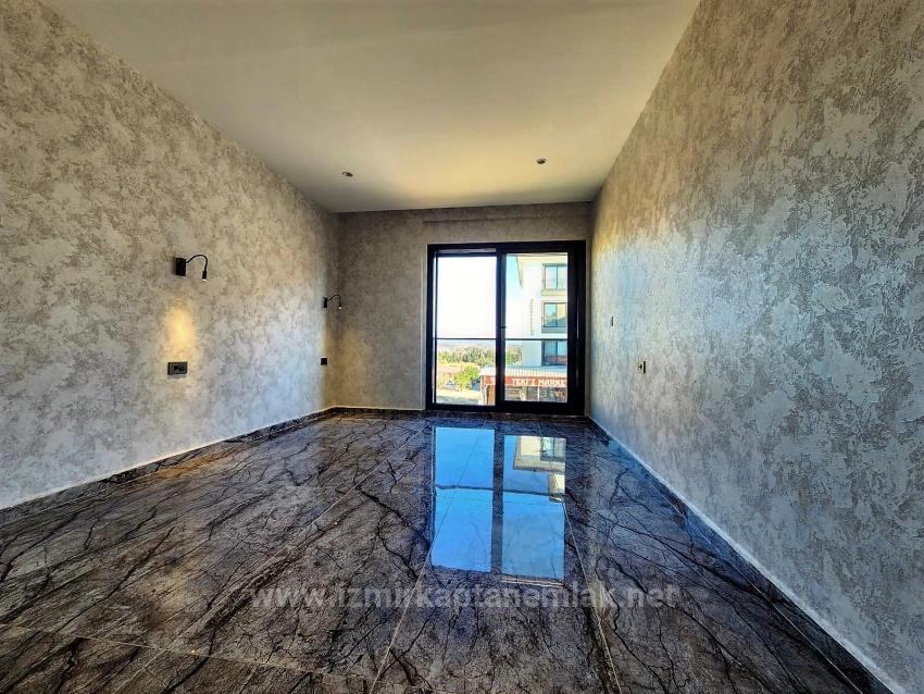 İzmir Seferihisar Camikebir'de Satılık Geniş Bahçeli Ultra Lüks 3+1 Villa