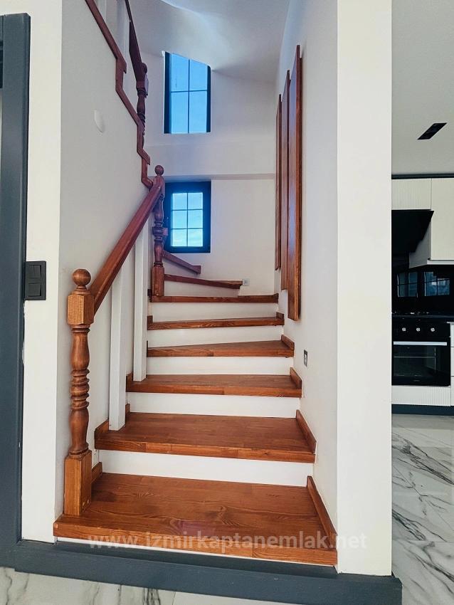  Izmir Seferihisar Düzce Mahallesi’nde Havuzlu Tek Müstakil Dubleks  Villa