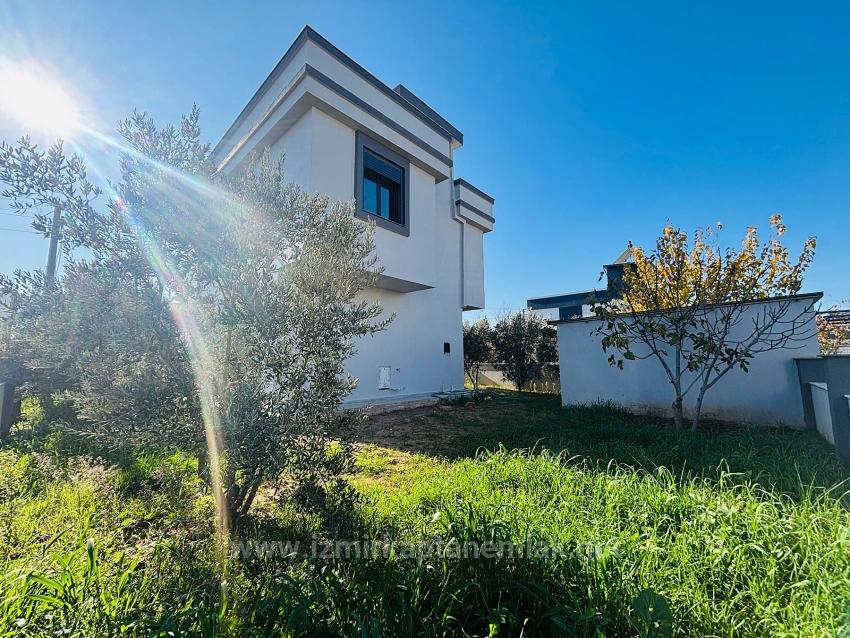  Izmir Seferihiasar Payamlı Mahallesi’nde  3+1 Ebeveyn Banyolu Müstakil Dubleks Villa