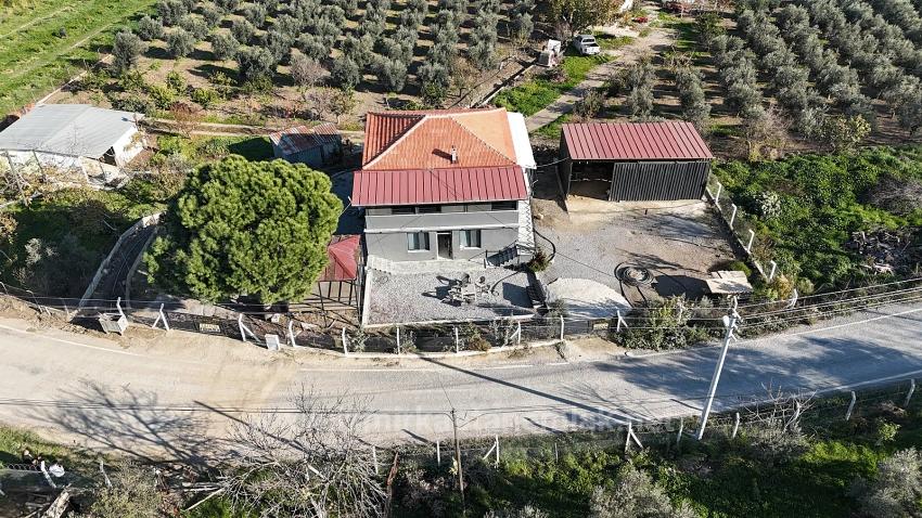 Seferihisar Kavakdere Mah. Satılık 2+1 Çiftlik evi - 826 m²