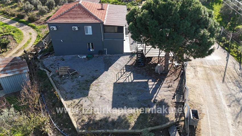 Seferihisar Kavakdere Mah. Satılık 2+1 Çiftlik evi - 826 m²