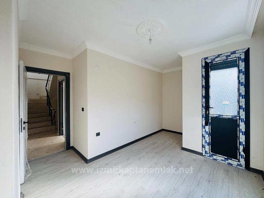 İzmir Seferihisar Atatürk Mahallesi’nde 2+1 Geniş Bahçeli Satılık Villa