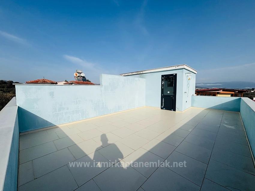 İzmir Seferihisar Atatürk Mahallesi’nde 2+1 Geniş Bahçeli Satılık Villa