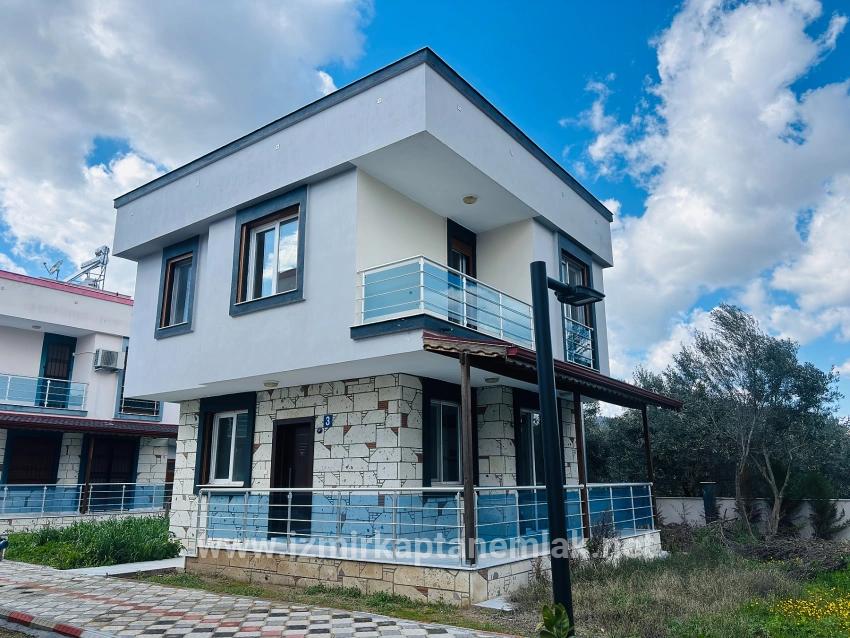 Seferihisar Doğanbey Cumhuriyet Mah. Satılık 3+1 Yazlık - 165 m²