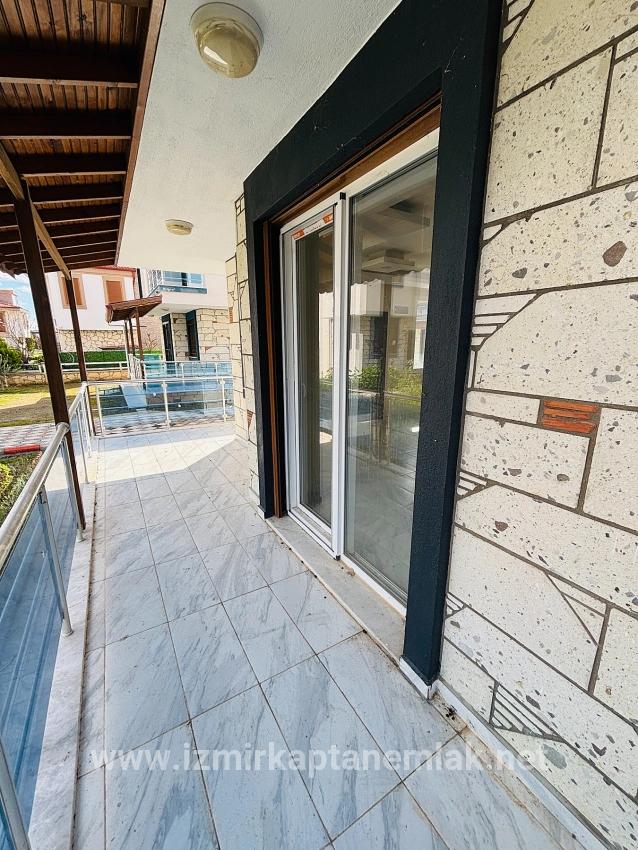 Seferihisar Doğanbey Cumhuriyet Mah. Satılık 3+1 Yazlık - 165 m²