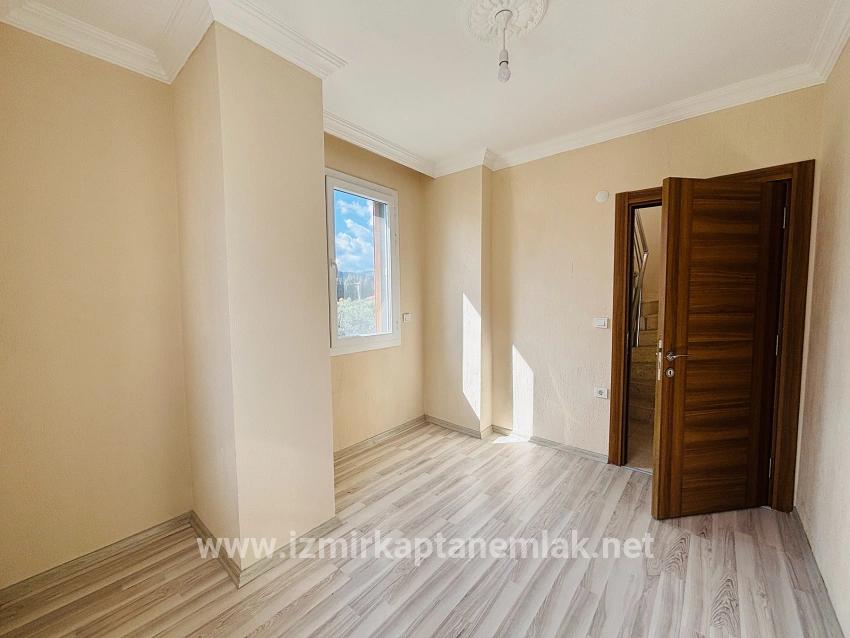 Seferihisar Doğanbey Cumhuriyet Mah. Satılık 3+1 Yazlık - 165 m²