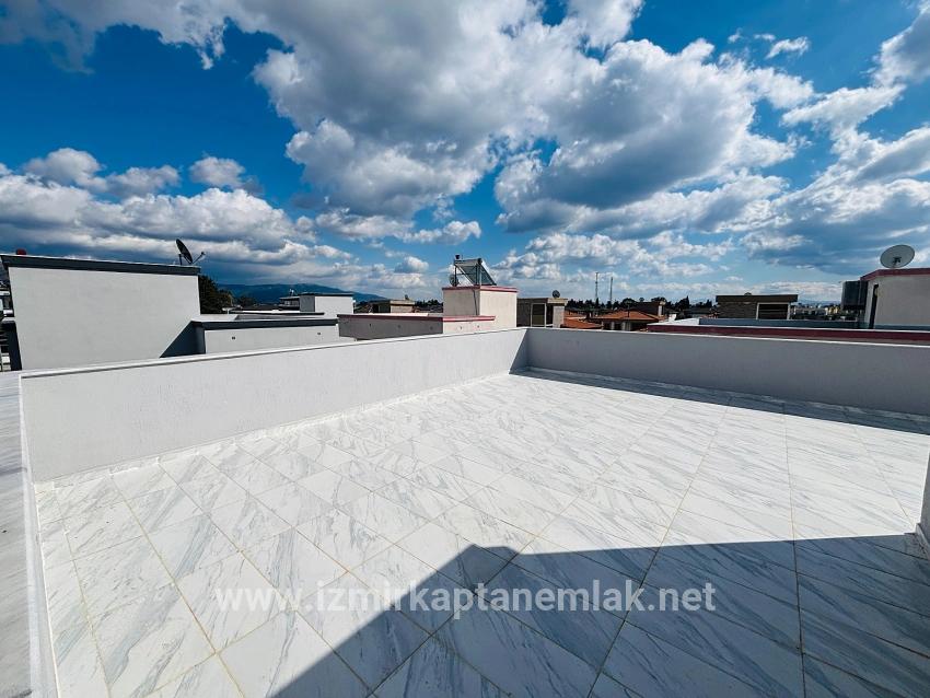Seferihisar Doğanbey Cumhuriyet Mah. Satılık 3+1 Yazlık - 165 m²