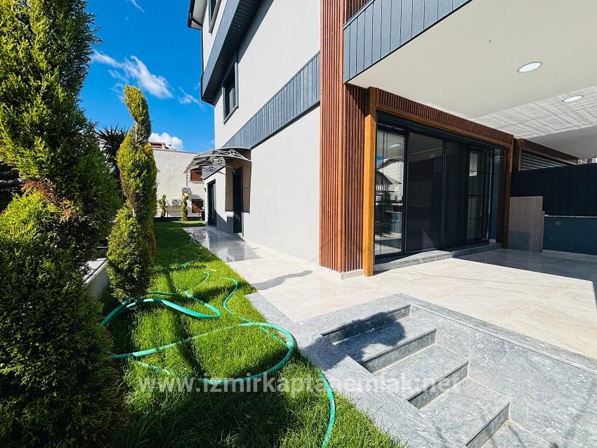 Seferihisar Ürkmez Mersin Alanı Mah. Satılık 3+1 Yazlık - 177 m²
